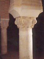 Columna y capitel.